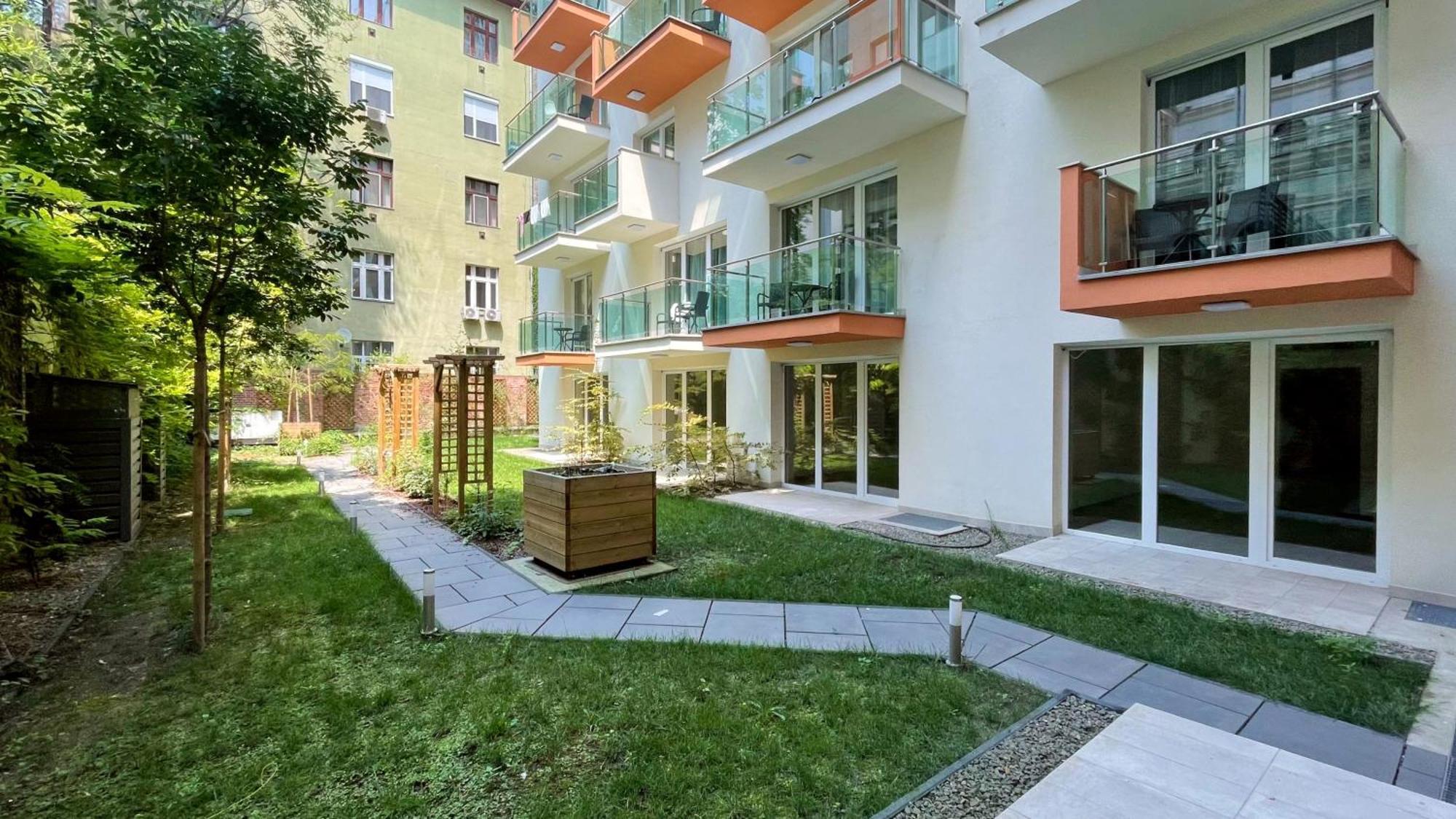 Little Americas North West Apartments Budapest Exterior foto